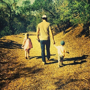 Bryce Johnson with his children - posted 2014 (Source: Instagram)